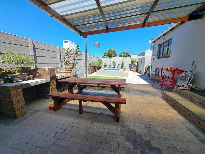 3 Bedroom Property for Sale in Vredekloof East Western Cape